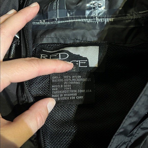 Red Ledge Rain jacket - Picture 4 of 5